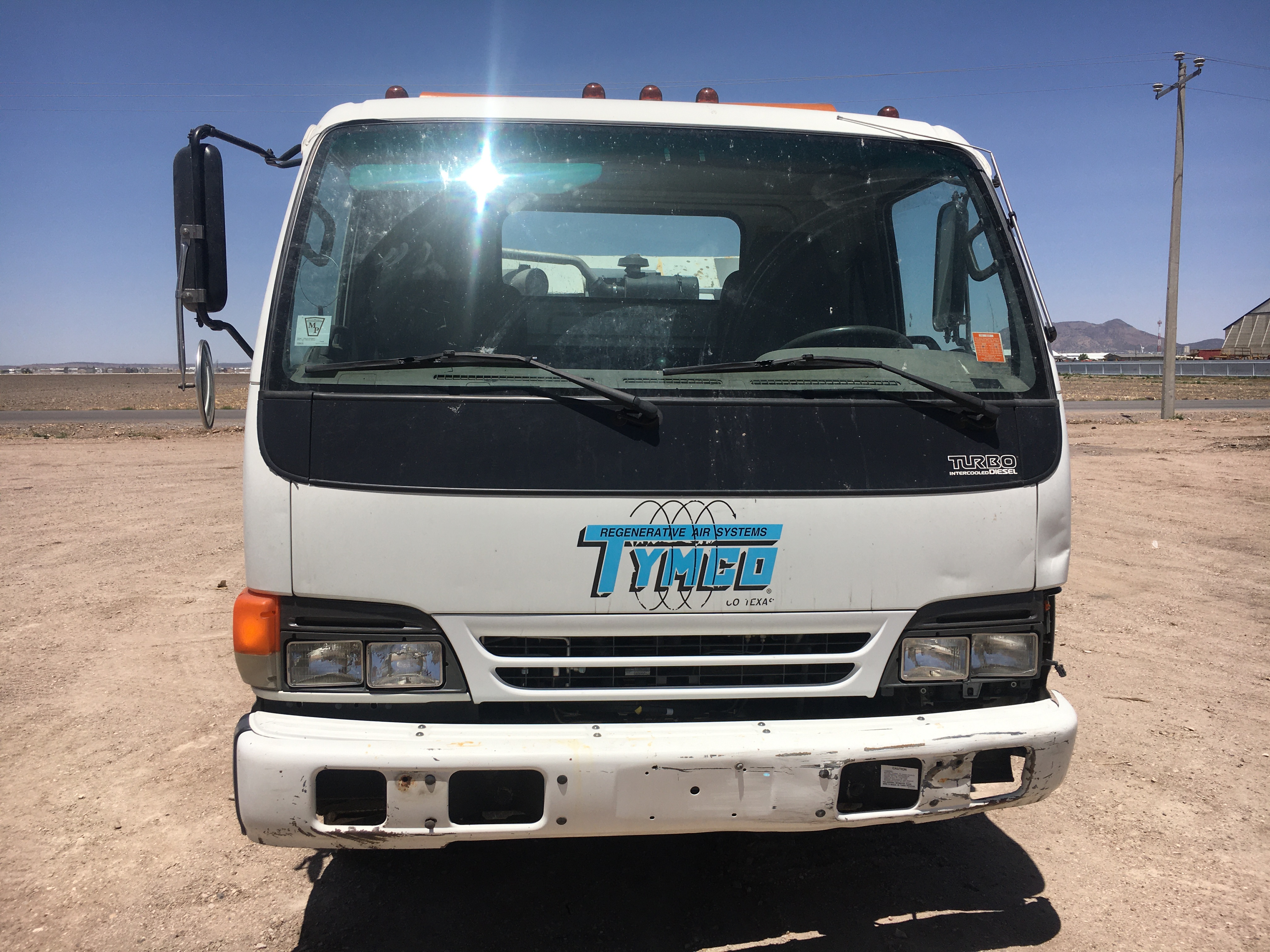 CAMION CON BARREDORA TYMCO 435